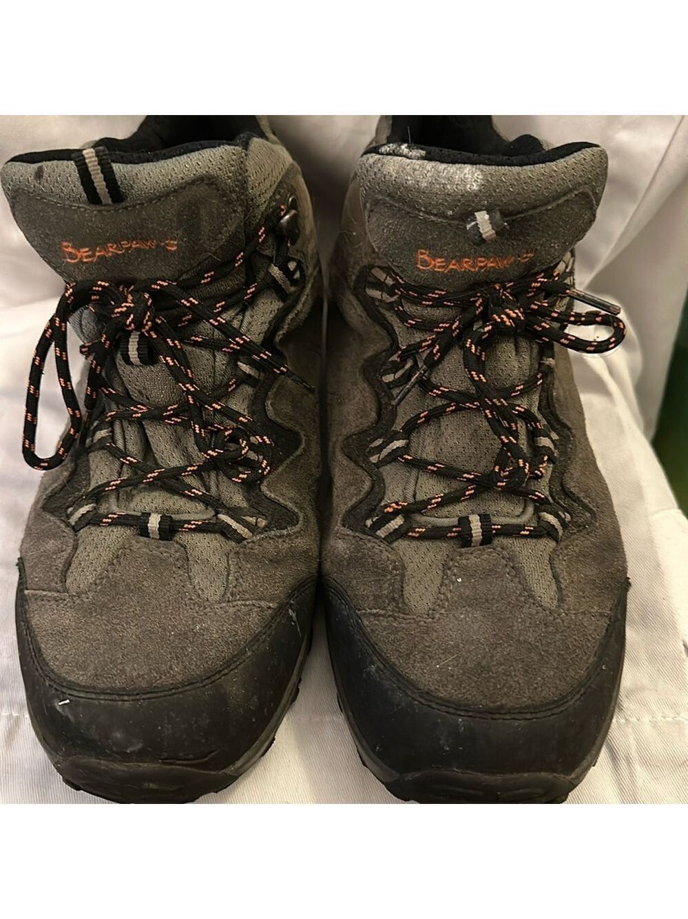 Mens Bearpaw hiking boots Used 10.5. Soles are in great condition.